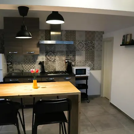 Vicolo 43 *